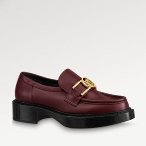 BRAND NEW LV Academy Loafers 38